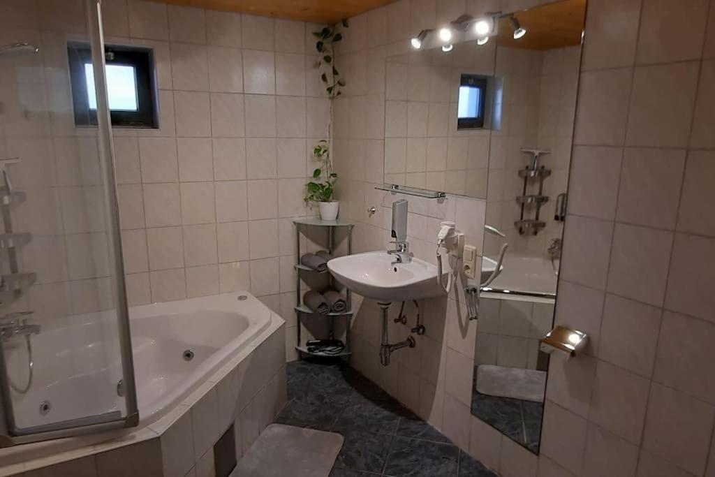 Ferienwohnung In Weyregg Am Attersee Exterior foto